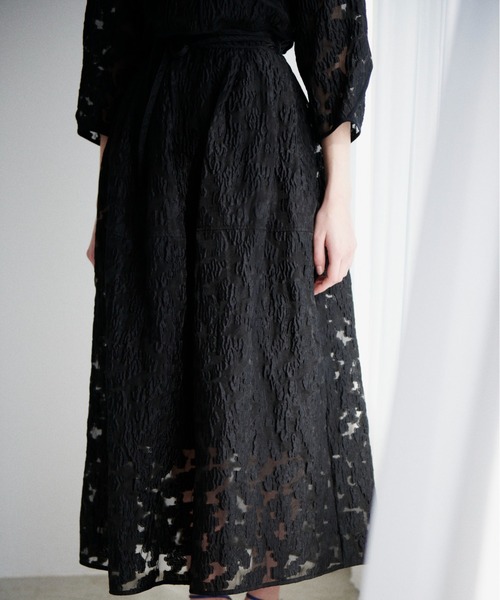 LE CIEL BLEU(ルシェルブルー)の「シアージャガードタイウエストスカート / Sheer Jacquard Tie Waist Skirt(スカート・レディース・オフホワイト/ブラック・36/34)」の5枚目の写真