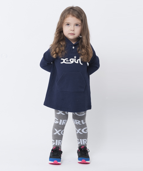 X-girl Stages(エックスガールステージス)の「LOGO BASIC HOODED DRESS(12M~3T)(ワンピース・キッズ・アッシュ/ピンク/ネイビー・12M/2T/3T)」の1枚目の写真