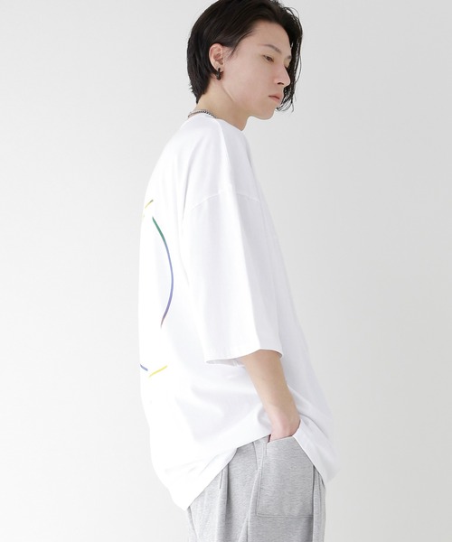 minsobi(ミンソビ)の「グラデーションサークルT ビッグシルエット半袖カットソー(Tシャツ/カットソー・メンズ・ブラック/ホワイト・FREE)」の5枚目の写真