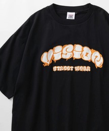 VISION STREET WEAR（ヴィジョンストリートウェア）の「【VISION STREET  WEAR/ヴィジョンストリートウェア】バブルロゴ サテン刺繍デザイン オーバーサイズ 半袖Tシャツ/ビッグシルエット（Tシャツ/カットソー・メンズ）」
