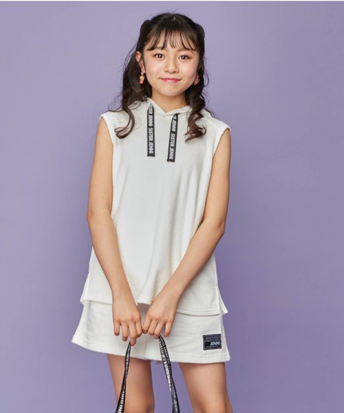 SISTER JENNI（SISTER JENNI）の「ロゴテープパイルセットアップ（タンクトップ・キッズ・オフホワイト/ブラック・130cm/160cm/140cm/150cm）」の2枚目の写真