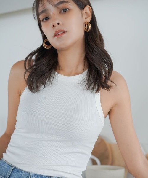 Auntie Rosa（アンティローザ）の「ショート丈コットンリブニットタンクトップ（タンクトップ・レディース・ブラック/ホワイト/ベージュ/ネイビー・SMALL/MEDIUM）」の2枚目の写真