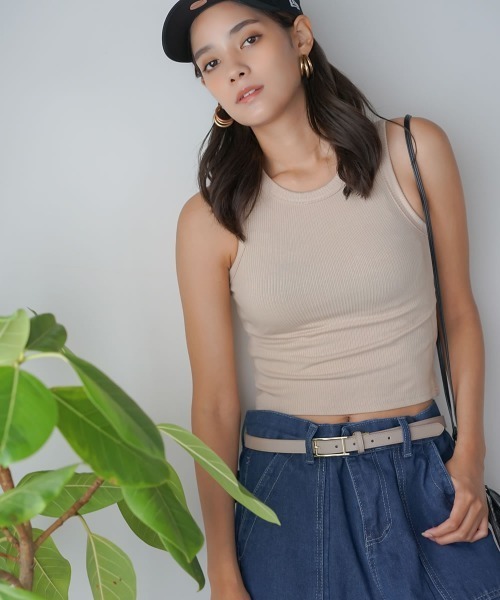 Auntie Rosa（アンティローザ）の「ショート丈コットンリブニットタンクトップ（タンクトップ・レディース・ブラック/ホワイト/ベージュ/ネイビー・SMALL/MEDIUM）」の6枚目の写真