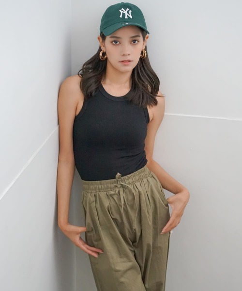 Auntie Rosa（アンティローザ）の「ショート丈コットンリブニットタンクトップ（タンクトップ・レディース・ブラック/ホワイト/ベージュ/ネイビー・SMALL/MEDIUM）」の7枚目の写真