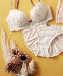 tutuanna｜チュチュアンナ（レディース）のブラ&ショーツ（ホワイト