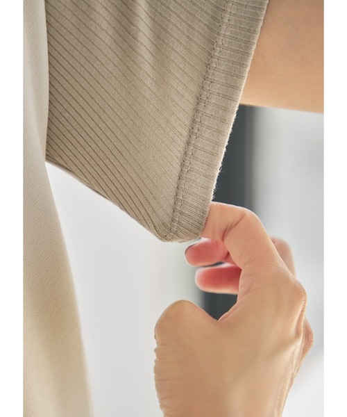 STYLE DELI（スタイルデリ）の「とろけるとろみリブカットソートップス（Tシャツ/カットソー・レディース・ホワイト/チャコールグレー/ブラック/オリーブ・MEDIUM）」の7枚目の写真