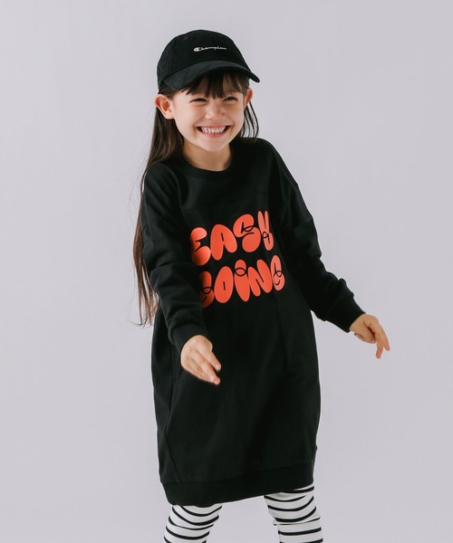 BAYFLOW（ベイフロー）の「アソートロゴビッグワンピース(KIDS)（ワンピース・キッズ・アイボリー/ブラック/パープル/オレンジ・130cm/140cm/110cm/150cm/120cm）」の2枚目の写真