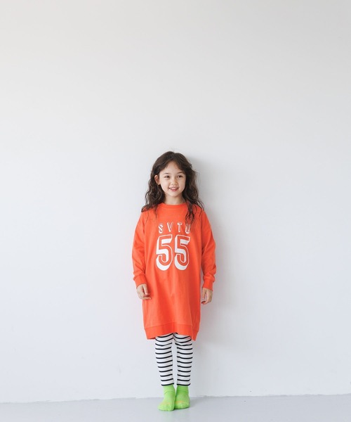 BAYFLOW（ベイフロー）の「アソートロゴビッグワンピース(KIDS)（ワンピース・キッズ・アイボリー/ブラック/パープル/オレンジ・130cm/140cm/110cm/150cm/120cm）」の5枚目の写真