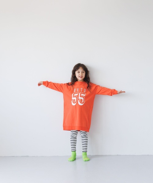BAYFLOW（ベイフロー）の「アソートロゴビッグワンピース(KIDS)（ワンピース・キッズ・アイボリー/ブラック/パープル/オレンジ・130cm/140cm/110cm/150cm/120cm）」の6枚目の写真