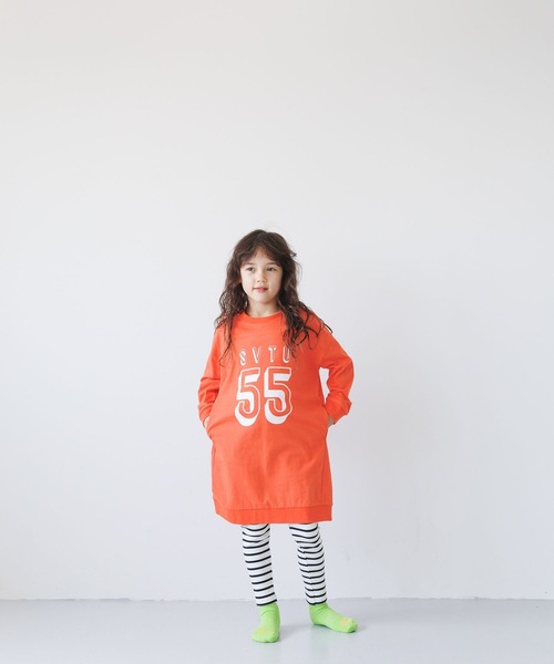 BAYFLOW（ベイフロー）の「アソートロゴビッグワンピース(KIDS)（ワンピース・キッズ・アイボリー/ブラック/パープル/オレンジ・130cm/140cm/110cm/150cm/120cm）」の7枚目の写真