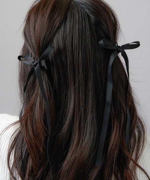SPINNS(スピンズ)の「【2個セット】サテンリボンヘアクリップ(バレッタ/ヘアクリップ・レディース・ピンク/イエロー/ブラック/グレー/ホワイト・ONESIZE)」の1枚目の写真