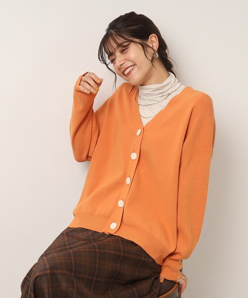 DRESKIP（ドレスキップ）の「◆洗えるもちもちVネックボックスカーディガン（カーディガン/ボレロ・レディース・ブルー/サンドベージュ/オレンジ/ブラック・02/03）」の4枚目の写真