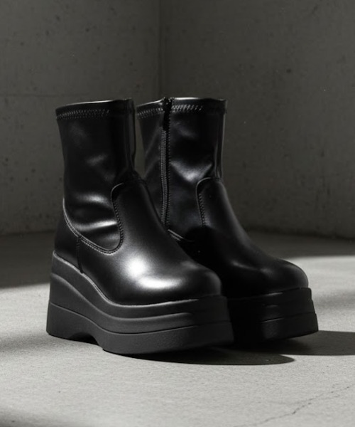 LOVEHUNTER（ラブハンター）の「+8cm 軽量厚底 トリプルソール ユニセックス ラウンドトゥショートブーツ（ブーツ・レディース・ブラック系2/ブラック系1/アイボリー系1/アイボリー系3/アイボリー系2/ブラック系3・LL/42/41/40/L/M/43/S/44/SS）」の3枚目の写真