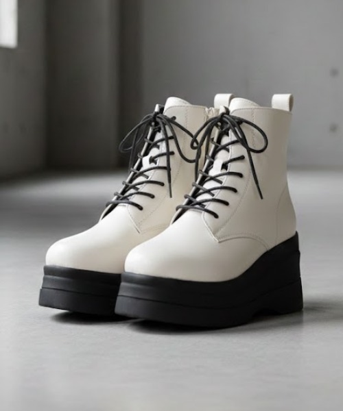 LOVEHUNTER（ラブハンター）の「+8cm 軽量厚底 トリプルソール ユニセックス ラウンドトゥショートブーツ（ブーツ・レディース・ブラック系2/ブラック系1/アイボリー系1/アイボリー系3/アイボリー系2/ブラック系3・LL/42/41/40/L/M/43/S/44/SS）」の4枚目の写真