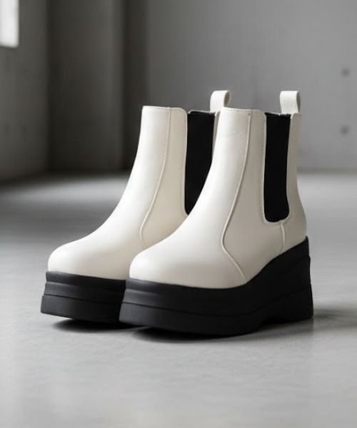 LOVEHUNTER（ラブハンター）の「+8cm 軽量厚底 トリプルソール ユニセックス ラウンドトゥショートブーツ（ブーツ・レディース・ブラック系2/ブラック系1/アイボリー系1/アイボリー系3/アイボリー系2/ブラック系3・LL/42/41/40/L/M/43/S/44/SS）」の5枚目の写真