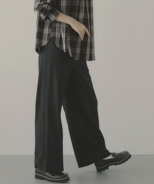 saloon(サルーン)の「SALOON(サルーン)/センタープレスパンツ(その他パンツ・レディース・ベージュ/ブラック/カーキ・MEDIUM/SMALL)」の2枚目の写真
