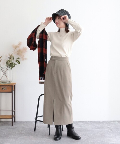 fredy emue（フレディエミュ）の「パール釦リブハイネックプルオーバー（Tシャツ/カットソー・レディース・ブラック/グレー/オフホワイト/ホワイト系その他4・38）」の5枚目の写真