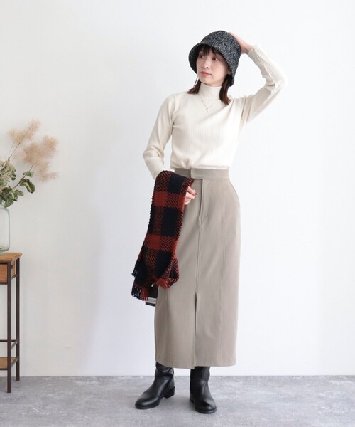 fredy emue（フレディエミュ）の「パール釦リブハイネックプルオーバー（Tシャツ/カットソー・レディース・ブラック/グレー/オフホワイト/ホワイト系その他4・38）」の6枚目の写真