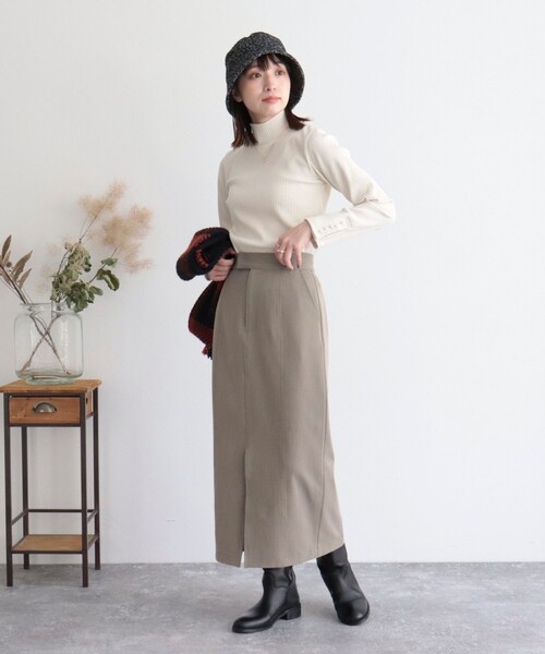 fredy emue（フレディエミュ）の「パール釦リブハイネックプルオーバー（Tシャツ/カットソー・レディース・ブラック/グレー/オフホワイト/ホワイト系その他4・38）」の7枚目の写真