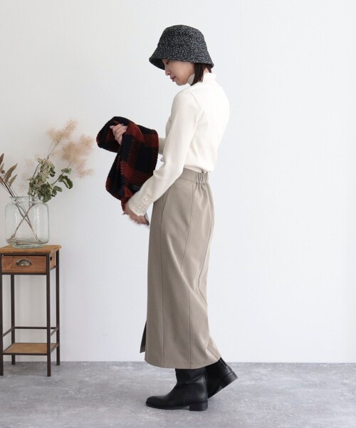 fredy emue（フレディエミュ）の「パール釦リブハイネックプルオーバー（Tシャツ/カットソー・レディース・ブラック/グレー/オフホワイト/ホワイト系その他4・38）」の8枚目の写真