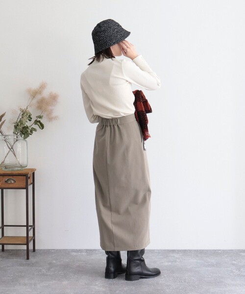 fredy emue（フレディエミュ）の「パール釦リブハイネックプルオーバー（Tシャツ/カットソー・レディース・ブラック/グレー/オフホワイト/ホワイト系その他4・38）」の9枚目の写真