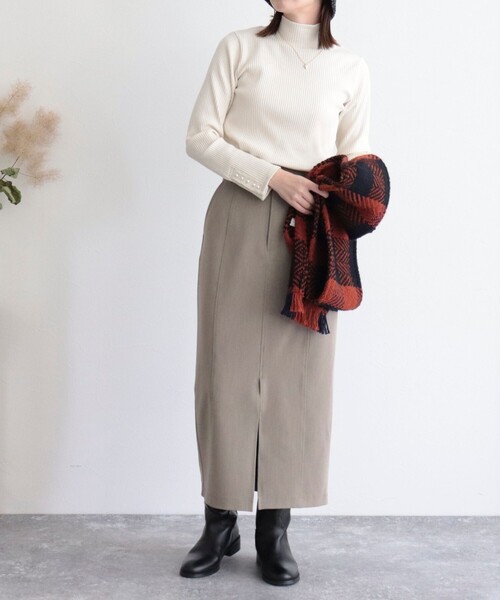 fredy emue（フレディエミュ）の「パール釦リブハイネックプルオーバー（Tシャツ/カットソー・レディース・ブラック/グレー/オフホワイト/ホワイト系その他4・38）」の10枚目の写真