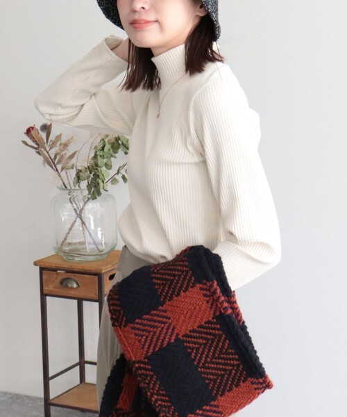 fredy emue（フレディエミュ）の「パール釦リブハイネックプルオーバー（Tシャツ/カットソー・レディース・ブラック/グレー/オフホワイト/ホワイト系その他4・38）」の13枚目の写真