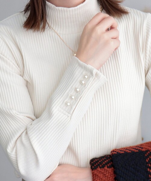 fredy emue（フレディエミュ）の「パール釦リブハイネックプルオーバー（Tシャツ/カットソー・レディース・ブラック/グレー/オフホワイト/ホワイト系その他4・38）」の18枚目の写真