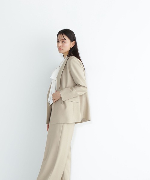 NATURAL BEAUTY BASIC(ナチュラルビューティーベーシック)の「◇シャークスキンSETUPシリーズ ダブルブレストジャケット(テーラードジャケット・レディース・ネイビー/ベージュ・SMALL/MEDIUM)」の5枚目の写真