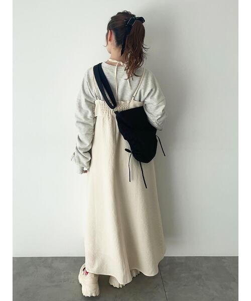 ehka sopo（エヘカソポ）の「サイドカットアウトキャミワンピース（ワンピース・レディース・ラベンダー/ブラック/キナリ・F）」の19枚目の写真