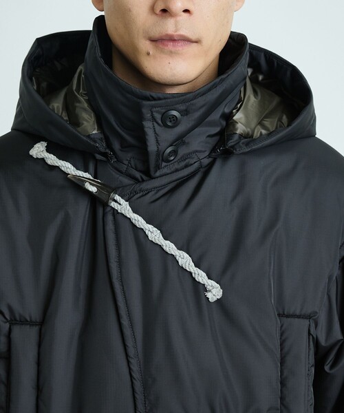 PUBLIC TOKYO（パブリックトウキョウ）の「〈超軽量 / 撥水 / 通気性〉スリーピーHEATパフダッフルコート（ダッフルコート・メンズ・ブラック・1/2）」の9枚目の写真