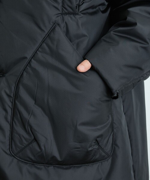 PUBLIC TOKYO（パブリックトウキョウ）の「〈超軽量 / 撥水 / 通気性〉スリーピーHEATパフダッフルコート（ダッフルコート・メンズ・ブラック・1/2）」の5枚目の写真