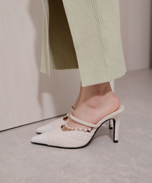 LIPSERVICE(リップサービス)の「パールストラップキルティングミュール(パンプス・レディース・アイボリー/ブラック・S/M/L)」の3枚目の写真