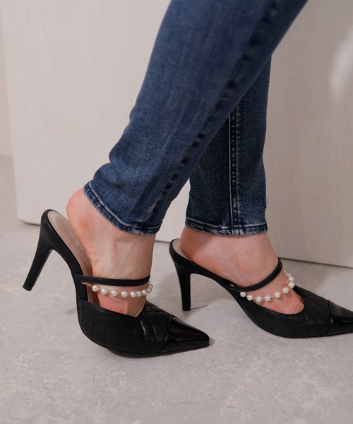 LIPSERVICE(リップサービス)の「パールストラップキルティングミュール(パンプス・レディース・アイボリー/ブラック・S/M/L)」の5枚目の写真