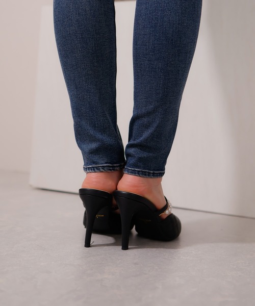 LIPSERVICE(リップサービス)の「パールストラップキルティングミュール(パンプス・レディース・アイボリー/ブラック・S/M/L)」の6枚目の写真