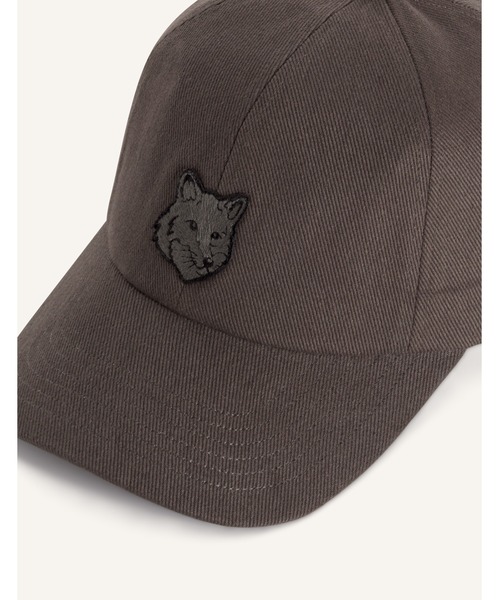 Maison Kitsune(メゾンキツネ)の「BOLD FOX HEAD 6P CAP(キャップ・メンズ・ブルー系その他/ローズ系/キナリ/ダークグリーン/ブラウン系その他/モスグリーン/ネイビー/ブラウン/ブルー/ライトオリーブ/ダークブラウン系・U)」の14枚目の写真