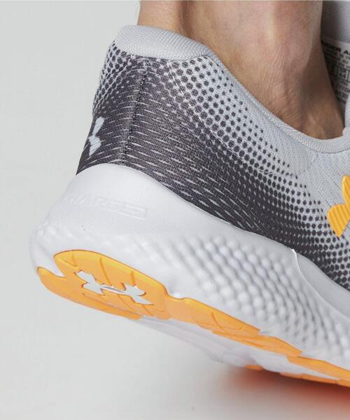 UNDER ARMOUR(アンダーアーマー)の「UAチャージド ローグ4(ランニング/メンズ)(スニーカー・メンズ・ホワイト・27.5cm/26.5cm/30.0cm/28.5cm/25.0cm/27.0cm/28.0cm/29.0cm/26.0cm/25.5cm)」の9枚目の写真