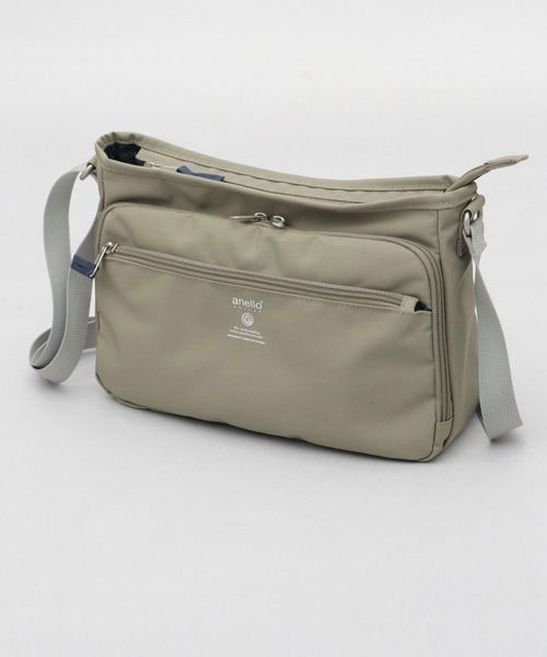 anello（アネロ）の「CABIN キャビン 撥水加工 10ポケット 多収納 ショルダーバッグ A5対応（ショルダーバッグ・レディース・グレイッシュベージュ/ブラック/スミクロ・FREE）」の6枚目の写真