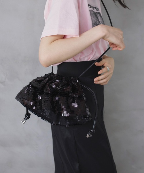 LIAN(リアン)の「【Casselini】フリルスパンコールショルダーバッグ(ショルダーバッグ・レディース・その他/ブラック・FREE)」の5枚目の写真