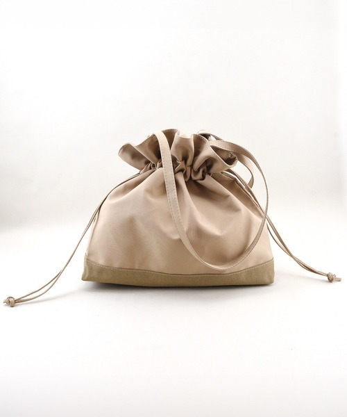 styiro(スタイロ)の「【A4サイズ収納可】BIG巾着ショルダーバッグ(ショルダーバッグ・レディース・ベージュ系その他/ブラック/ホワイト/イエロー・FREE)」の9枚目の写真