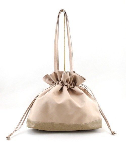 styiro(スタイロ)の「【A4サイズ収納可】BIG巾着ショルダーバッグ(ショルダーバッグ・レディース・ベージュ系その他/ブラック/ホワイト/イエロー・FREE)」の7枚目の写真