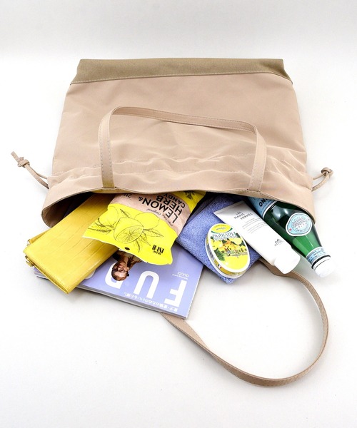 styiro(スタイロ)の「【A4サイズ収納可】BIG巾着ショルダーバッグ(ショルダーバッグ・レディース・ベージュ系その他/ブラック/ホワイト/イエロー・FREE)」の11枚目の写真