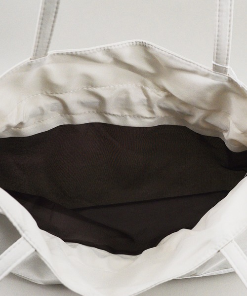 styiro(スタイロ)の「【A4サイズ収納可】BIG巾着ショルダーバッグ(ショルダーバッグ・レディース・ベージュ系その他/ブラック/ホワイト/イエロー・FREE)」の17枚目の写真