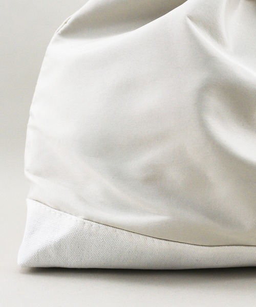 styiro(スタイロ)の「【A4サイズ収納可】BIG巾着ショルダーバッグ(ショルダーバッグ・レディース・ベージュ系その他/ブラック/ホワイト/イエロー・FREE)」の18枚目の写真