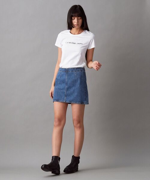 Calvin Klein(カルバン・クライン)の「シュランクン インスティテューショナル Tシャツ(Tシャツ/カットソー・レディース・ブラック/ホワイト・S/XS/L/M)」の3枚目の写真