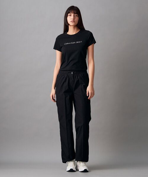 Calvin Klein(カルバン・クライン)の「シュランクン インスティテューショナル Tシャツ(Tシャツ/カットソー・レディース・ブラック/ホワイト・S/XS/L/M)」の8枚目の写真