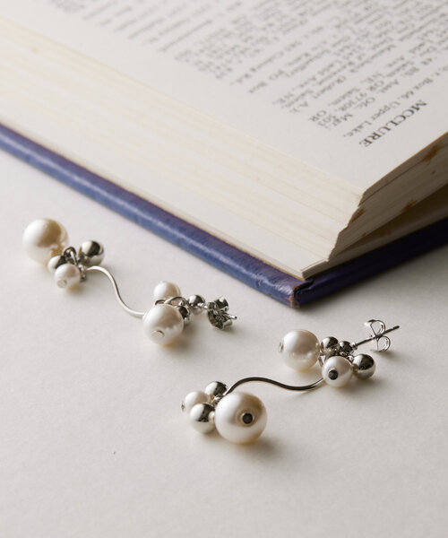 Chez toi（シェトワ）の「メタリック×パールピアス（ピアス（両耳用）・レディース・シルバー/ゴールド・FREE）」の2枚目の写真