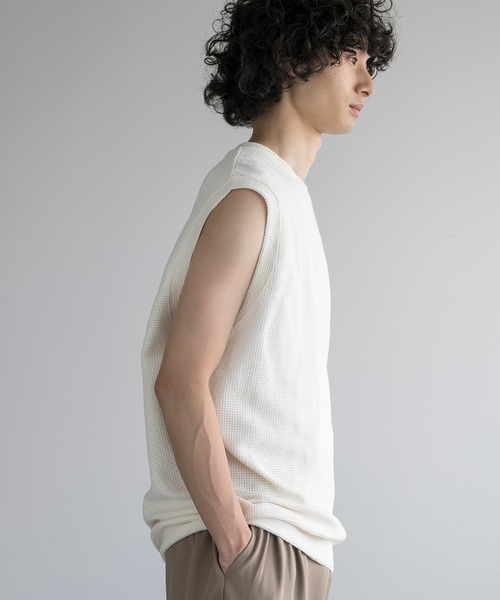aimoha(アイモハ)の「aimoha men HEAVY COTTON KNIT VEST (SS)(ベスト・メンズ・オフホワイト/ダークグレー/ワインレッド/ブラック・X-LARGE/XX-LARGE/LARGE/XXX-LARGE)」の8枚目の写真