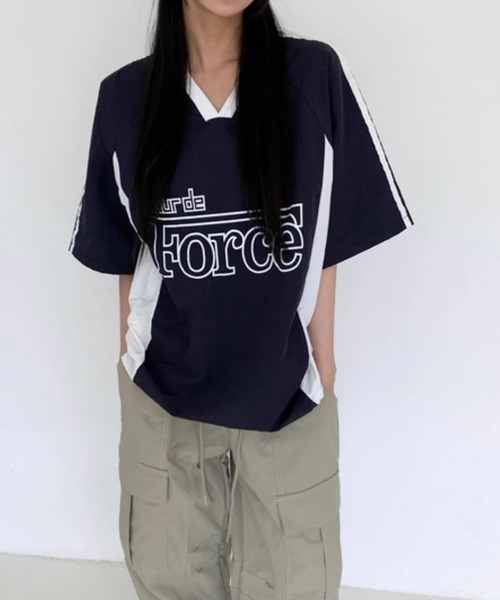 LYEON(リヨン)の「ユニフォームデザイントップス/ナイロンプルオーバー(Tシャツ/カットソー・レディース・ブラック/オフホワイト/ネイビー・FREE)」の3枚目の写真