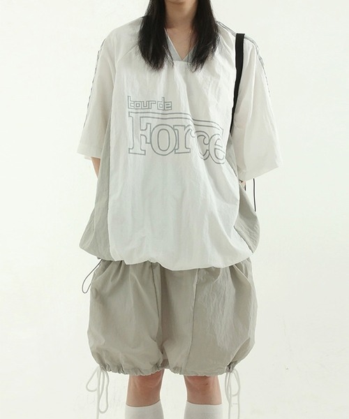 LYEON(リヨン)の「ユニフォームデザイントップス/ナイロンプルオーバー(Tシャツ/カットソー・レディース・ブラック/オフホワイト/ネイビー・FREE)」の4枚目の写真